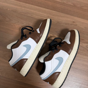 나이키 조던 1 로우 브라운/하늘