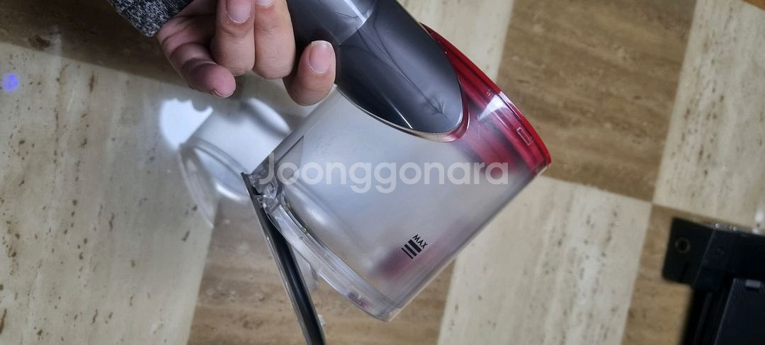 다이슨청소기 v7 v8 정품 먼지통 팝니다--3