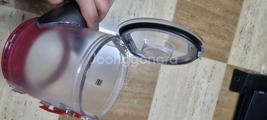 다이슨청소기 v7 v8 정품 먼지통 팝니다--2