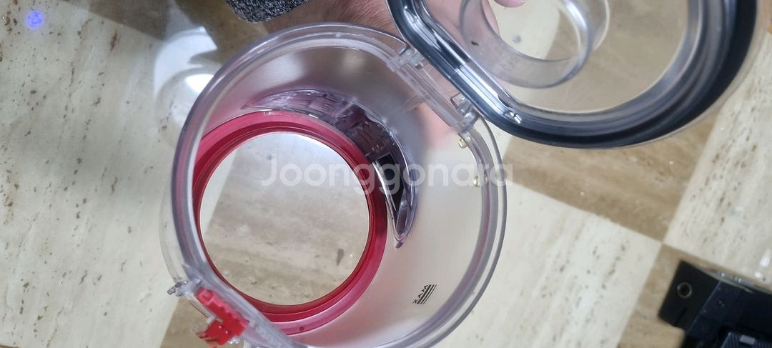 다이슨청소기 v7 v8 정품 먼지통 팝니다--1