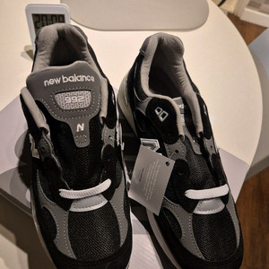 뉴발란스 코어블랙 그레이 992 [260]