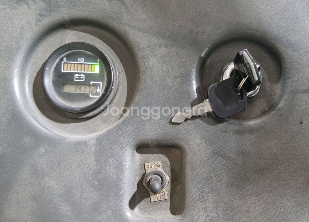 리치 1.5톤 전동중고지게차--4