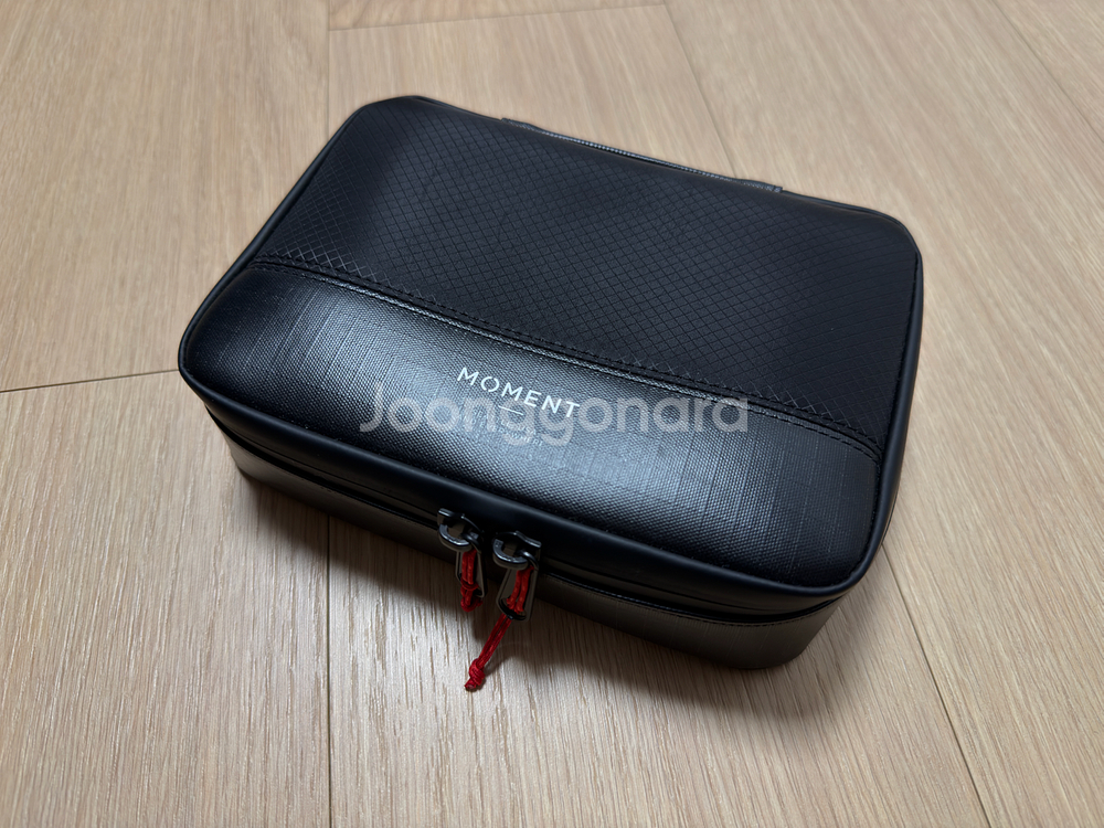 Moment 모먼트 아이폰 15 프로맥스 용 렌즈 및 케이스, 파우치 팝니다.--4