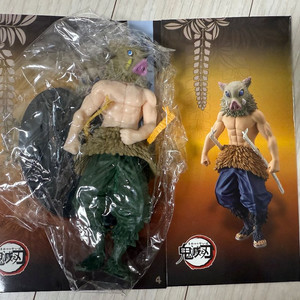 귀멸의칼날 피규어 3개 팝니다.