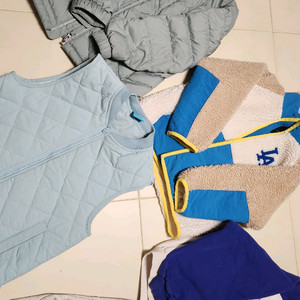 일괄]거의 새상품 블랙야크키즈 다운 패딩 점퍼 mlb 남아120 남아130ㅣ블루독 알로봇 헤지스 닥스 빈폴 네파 갭