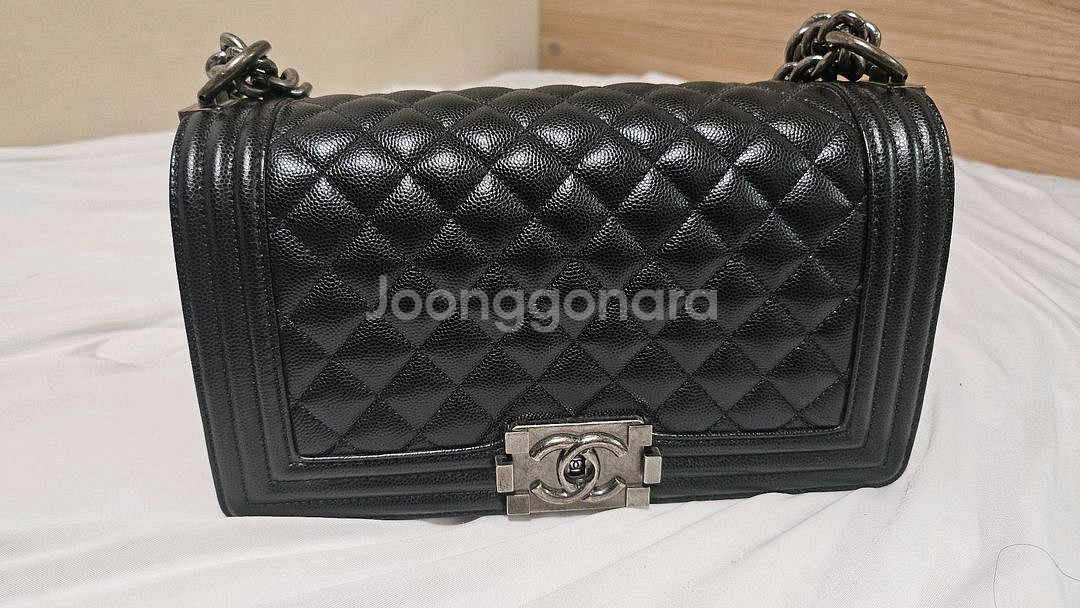 샤넬 보이백 미듐 빈티지은장 팝니다--0