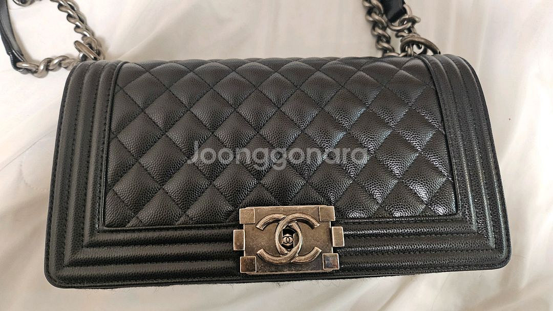 샤넬 보이백 미듐 빈티지은장 팝니다--1