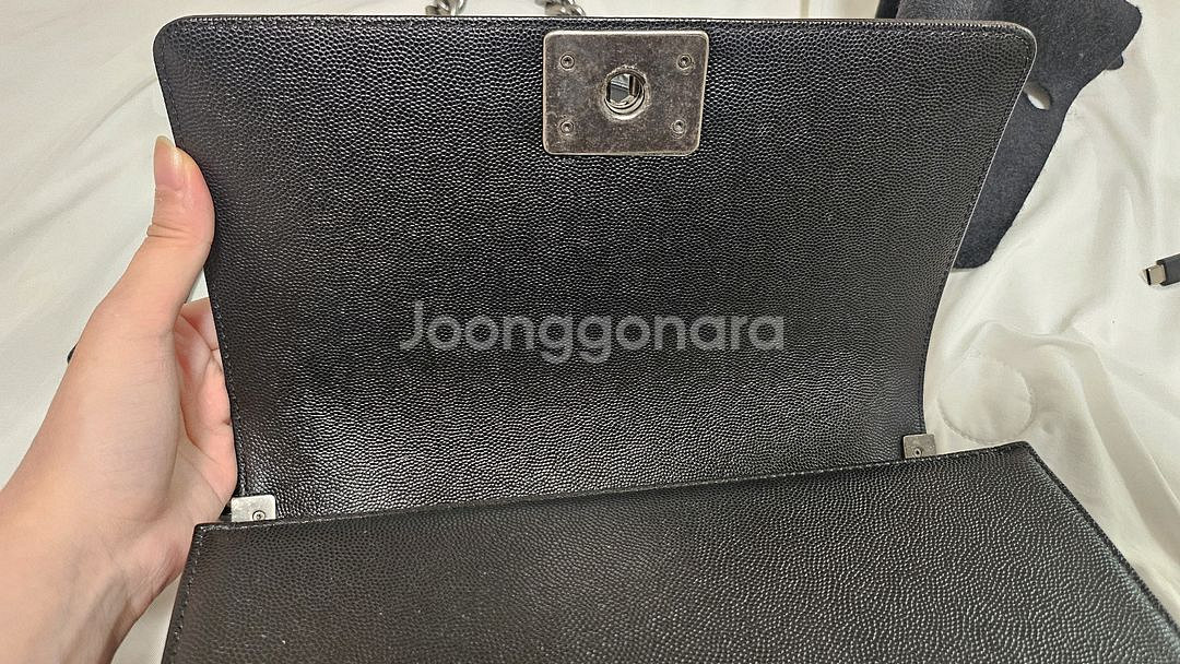 샤넬 보이백 미듐 빈티지은장 팝니다--7