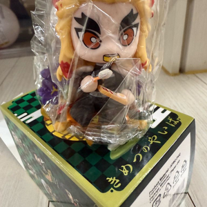 귀멸의칼날 렌고쿠 피규어 팝니다.