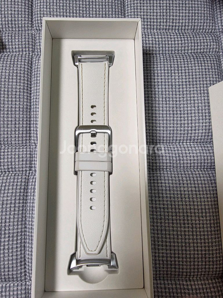 갤럭시 워치8 클래식 46mm lte 화이트 팝니다.--2