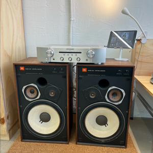 인티그레이티드 앰프 + JBL 북셸프 스피커 세트