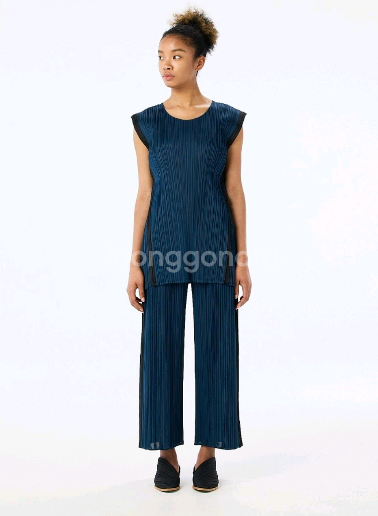 플리츠플리즈 이세이미야케 먼슬리팬츠 4사이즈--0