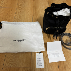 메트로시티 버킷백 판매합니다.