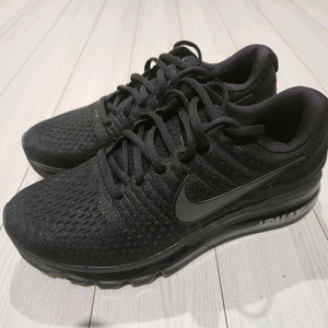 나이키 에어맥스 2017 러닝화 트리플 블랙 849559-004 245새상품 아직 한번도 안신었어요^^