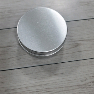 알루미늄 재질의 캔 분리형입니다화장품 만들때 사용하려고 샀던 제품입니다10개정도 있습니다