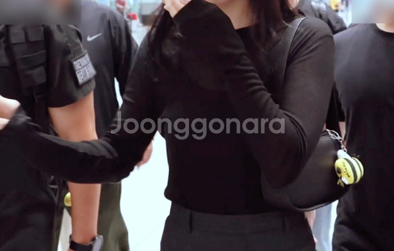 [공홈/정품] 더로우 하프문백 블랙--4