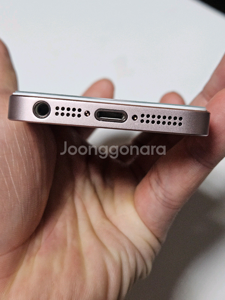 새상품급,순정)아이폰se1 로골 128g 배터리100--4