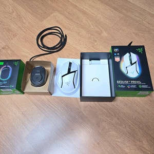 레이저 바실리스크 V3 Pro 게이밍 마우스+ 충전독