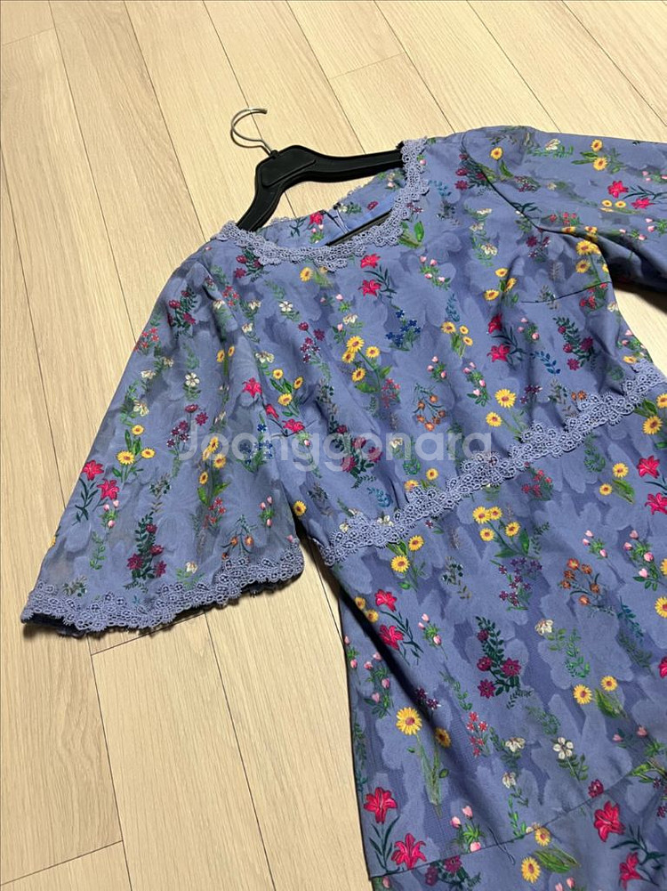 듀엘 DEWL 레이스 자수 포인트 플라워 롱원피스 플레어 쉬폰 꽃무늬 블루 하늘색 소라색--0