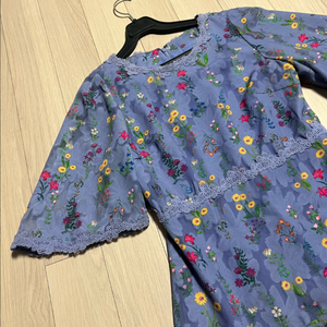 듀엘 DEWL 레이스 자수 포인트 플라워 롱원피스 플레어 쉬폰 꽃무늬 블루 하늘색 소라색