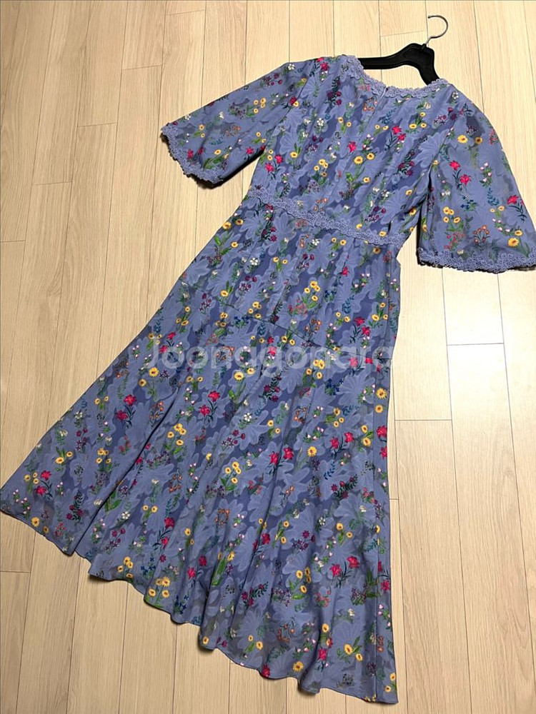 듀엘 DEWL 레이스 자수 포인트 플라워 롱원피스 플레어 쉬폰 꽃무늬 블루 하늘색 소라색--3