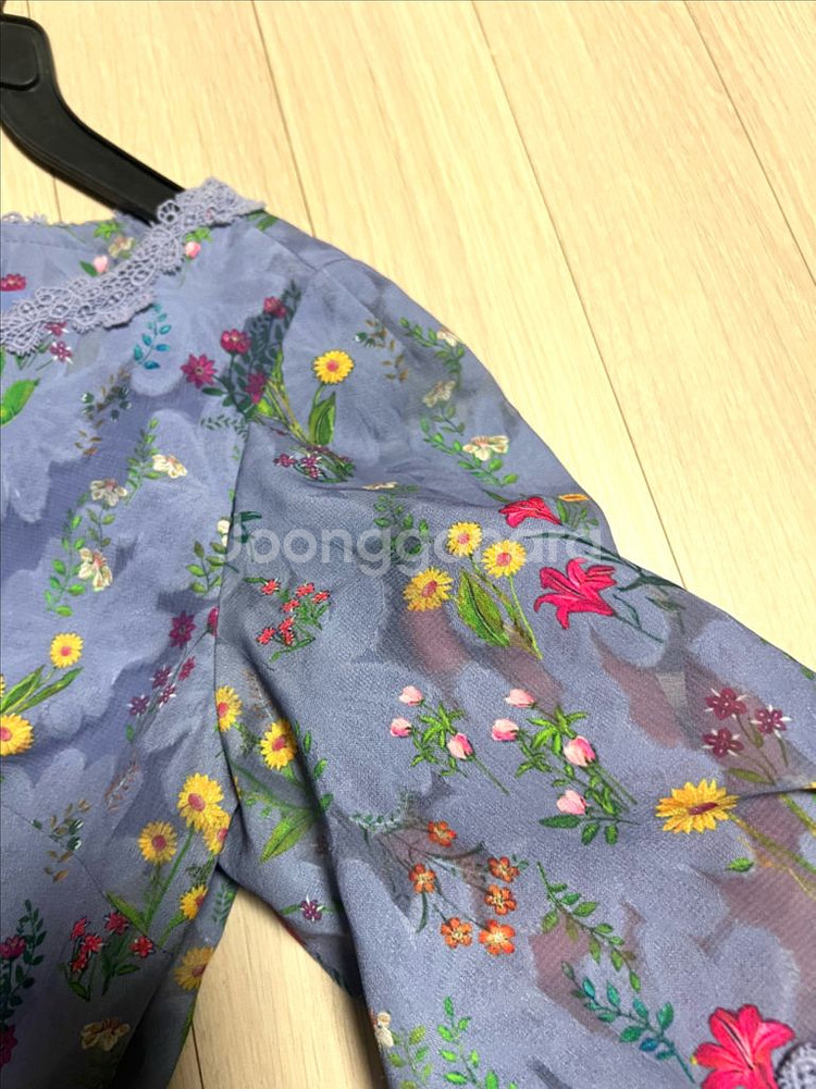 듀엘 DEWL 레이스 자수 포인트 플라워 롱원피스 플레어 쉬폰 꽃무늬 블루 하늘색 소라색--15