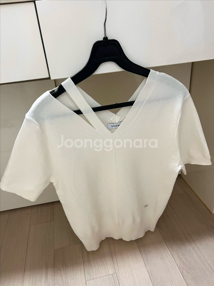 24년 룩캐스트 LOOKCAST sarah 사라 컷아웃 니트 탑 브이넥 반팔 린넨 아이보리--0