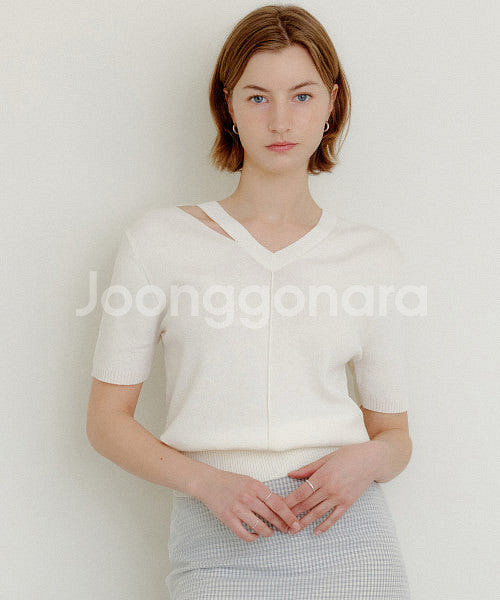 24년 룩캐스트 LOOKCAST sarah 사라 컷아웃 니트 탑 브이넥 반팔 린넨 아이보리--1