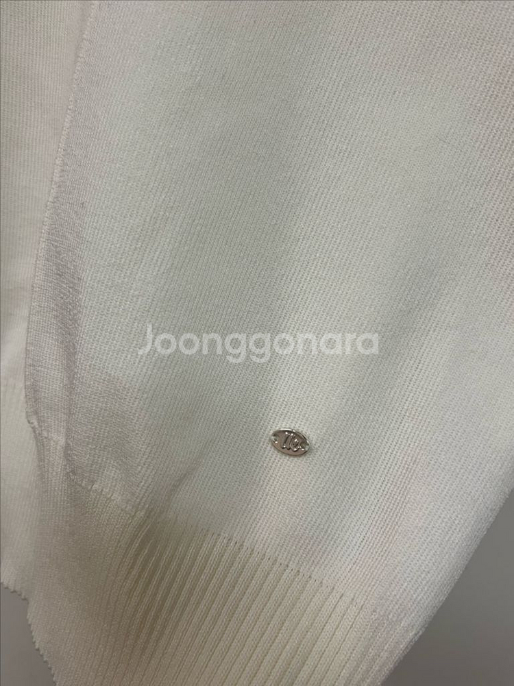 24년 룩캐스트 LOOKCAST sarah 사라 컷아웃 니트 탑 브이넥 반팔 린넨 아이보리--6