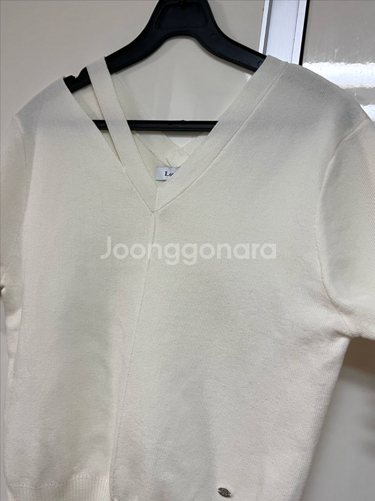 24년 룩캐스트 LOOKCAST sarah 사라 컷아웃 니트 탑 브이넥 반팔 린넨 아이보리--11