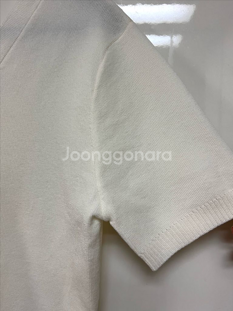 24년 룩캐스트 LOOKCAST sarah 사라 컷아웃 니트 탑 브이넥 반팔 린넨 아이보리--13