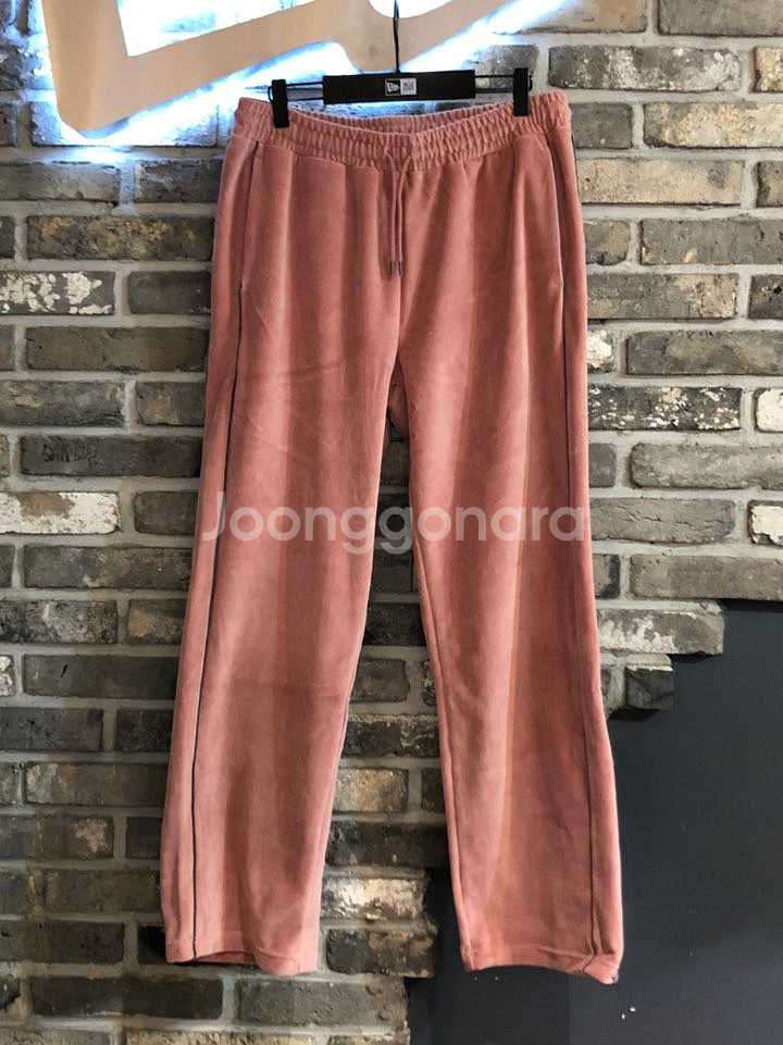 뉴에라 벨루어 맨투맨 + 트랙팬츠 핑크 세트 L사이즈--1