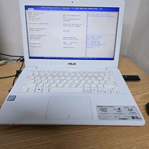 ASUS X302U i5 노트북 화이트 액정만고장