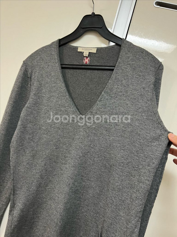 버버리 실크 캐시미어 울 브이넥 니트 그레이 긴팔 티셔츠 체크자수 포켓--2