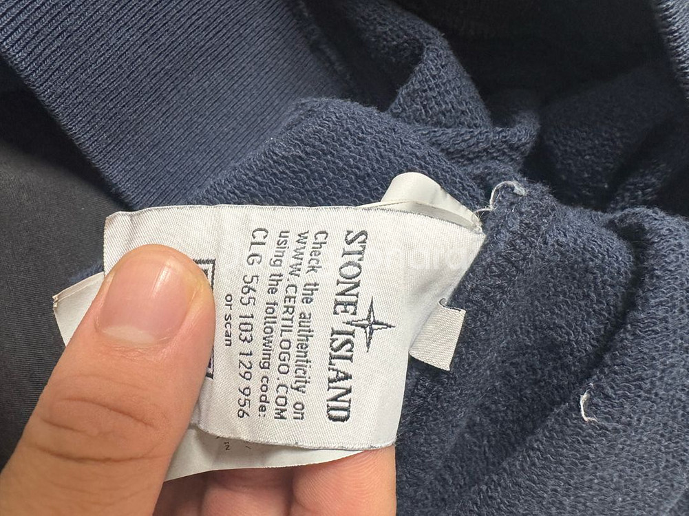 [L]스톤아일랜드 네이비 맨투맨--4