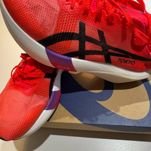 아식스 메타스피드 엣지 도쿄 팝니다 265사이즈