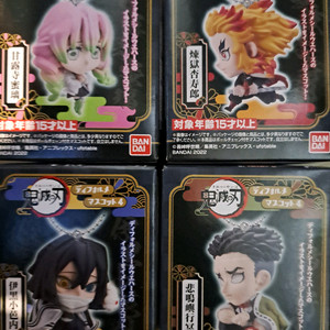 귀멸의칼날 피규어 키링 렌고쿠 오바나이 미츠리 교메이 4종 일괄만 팝니다.