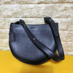 코치 하프문 크로스백