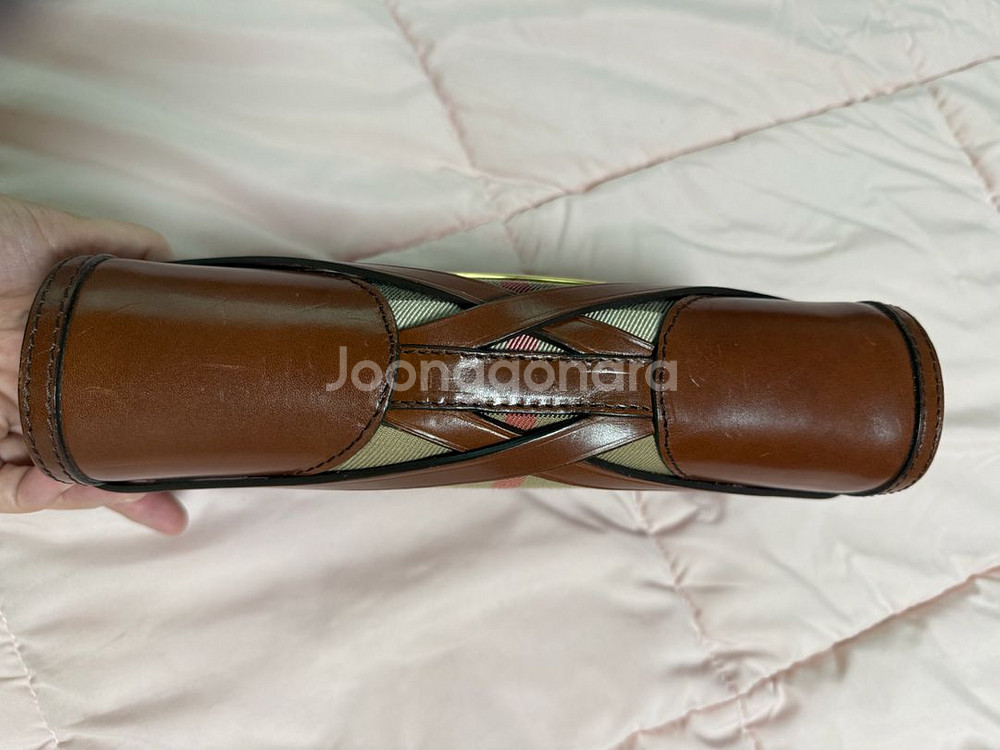 버버리 아보트 크로스백--1