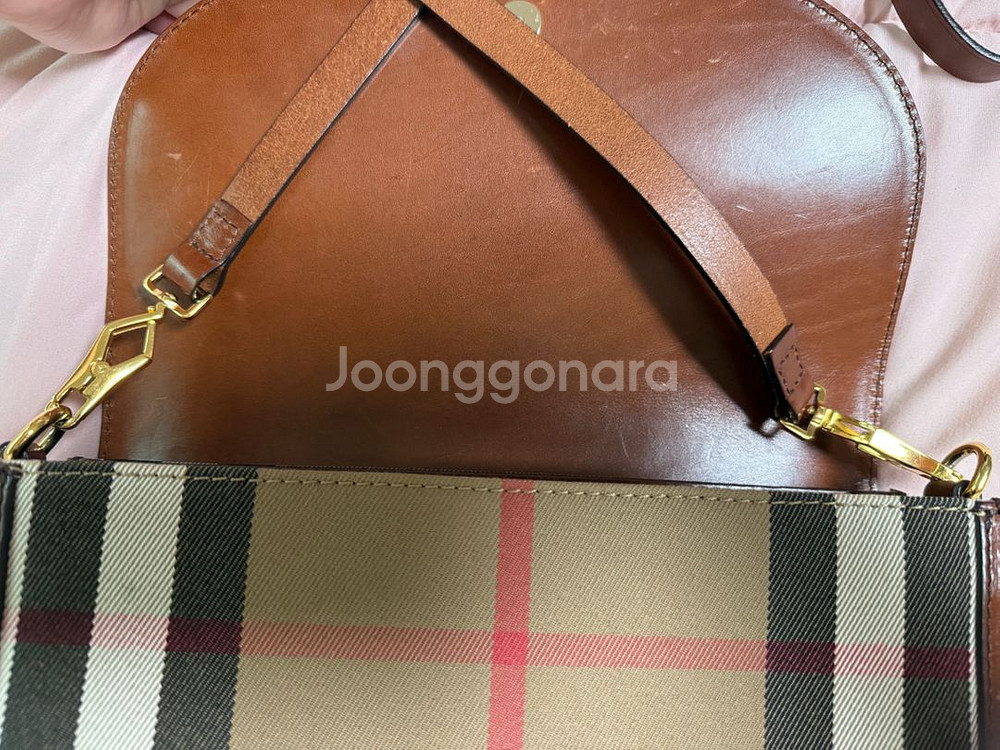 버버리 아보트 크로스백--4