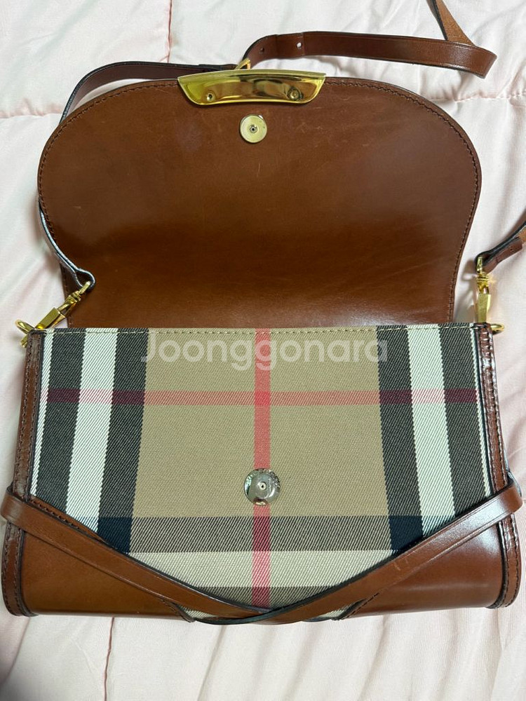 버버리 아보트 크로스백--6