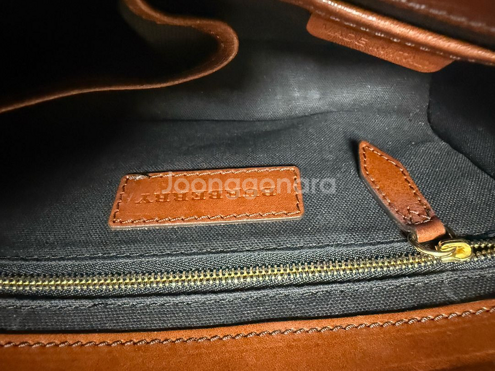 버버리 아보트 크로스백--8