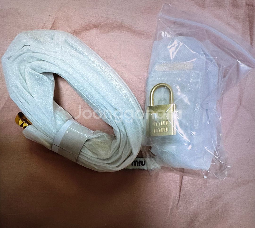 미우미우 미니백,아르카디 마테라쎄 스몰 화이트,스트랩포함,새상품,풀박스,S급레플--1