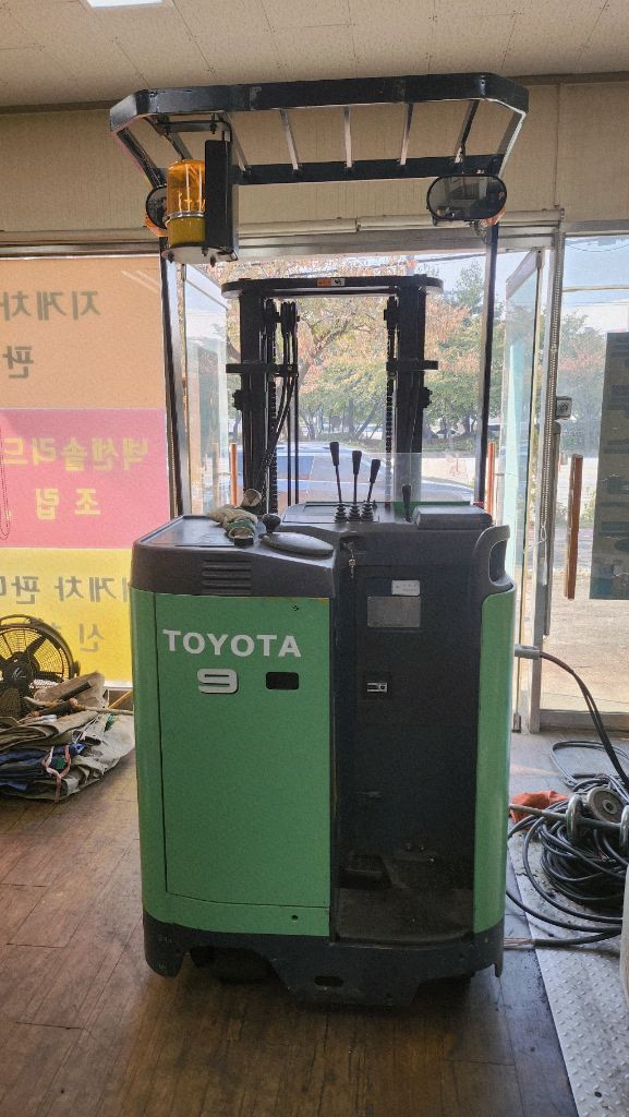 도요다 전동지게차 0.9톤 이미지