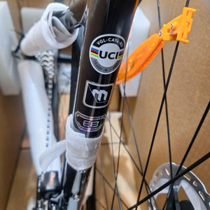 첼로케인e8 24년식 m사이즈 새제품팝니다