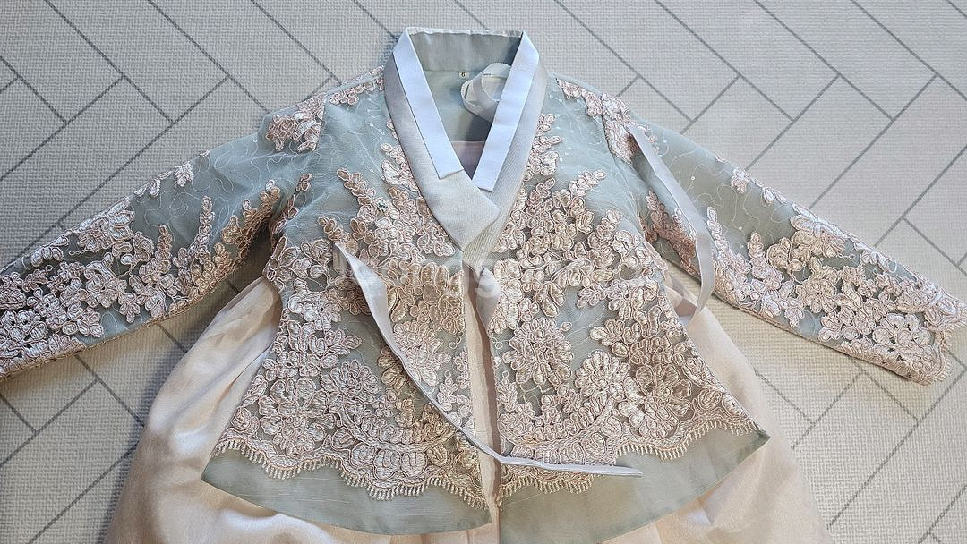 유주부띠크 여아 한복 6호 판매해요--1