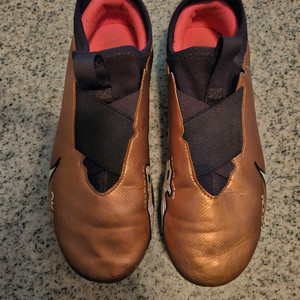 나이키 초등 머큐리얼.팬텀 축구화, 푸마 풋살화