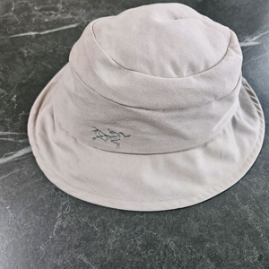 아크테릭스 버킷햇 베이지