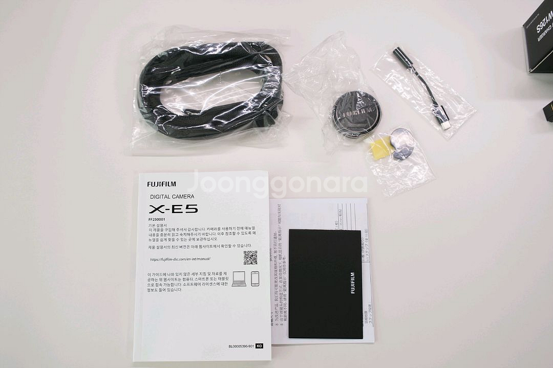 후지필름 X-E5 실버 바디--1