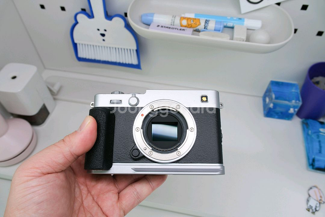 후지필름 X-E5 실버 바디--3